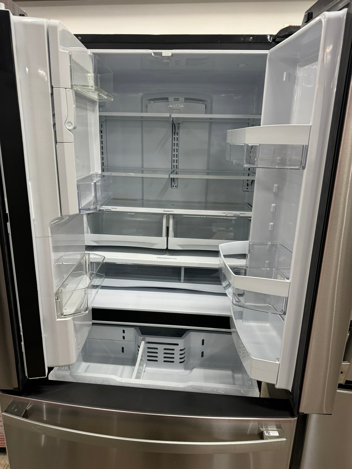 COUNTER DEPTH GE FRENCH DOOR REFRIGERATOR MODEL: GYE22GYNFS REF10164R