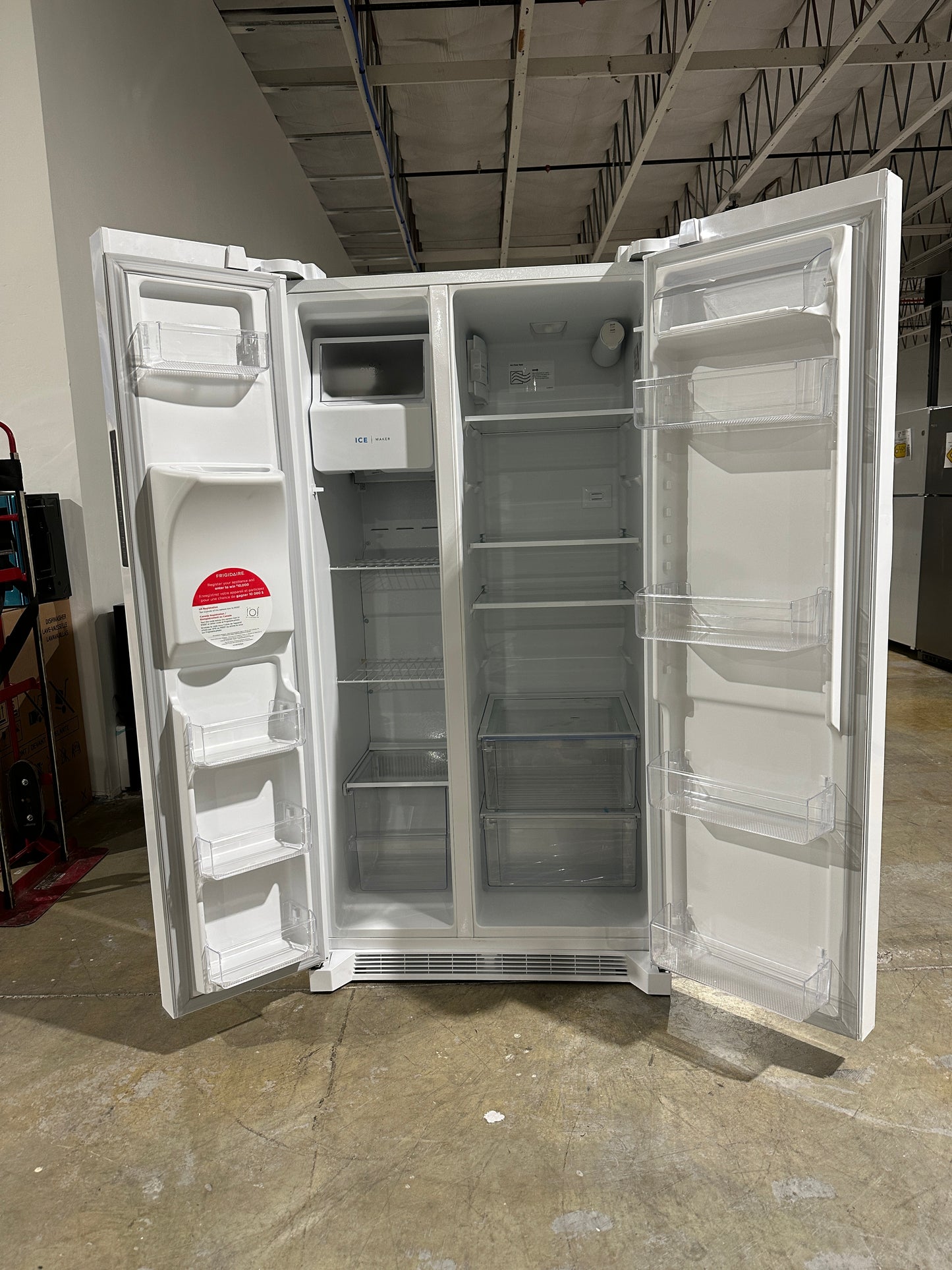 GORGEOUS WHITE FRIGIDAIRE STANDARD DEPTH REFRIGERATOR MODEL: FRSS2623AW REF13804S