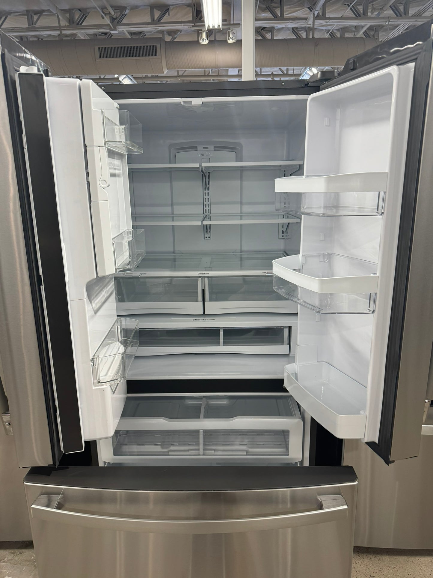 GREAT NEW GE FRENCH DOOR 27.7 CU FT REFRIGERATOR MODEL: GFE28GYNFS REF10156R