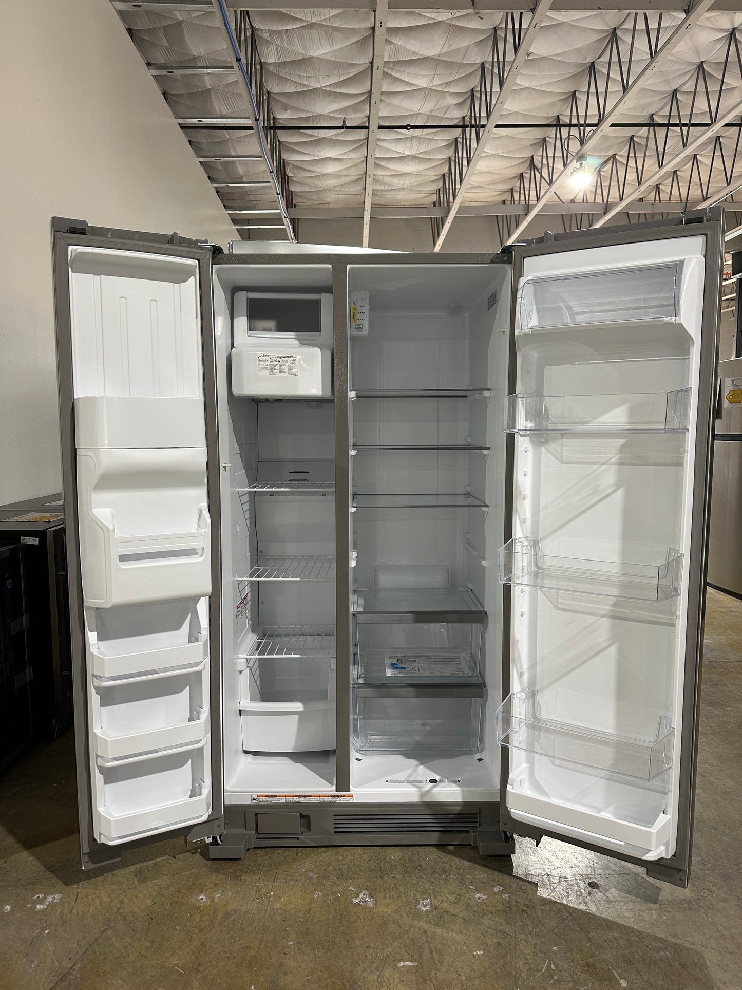 BEAUTIFUL NEW WHIRLPOOL SIDE BY SIDE REFRIGERATOR MODEL: WRS315SDHZ REF13843S