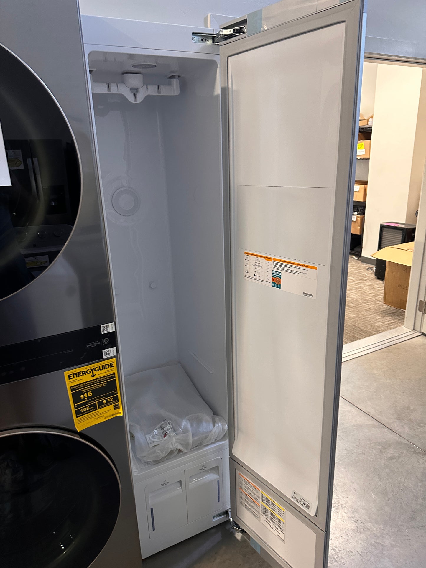 GREAT NEW LG STYLER SMART STEAM CLOSET MODEL: S3CW STY11122