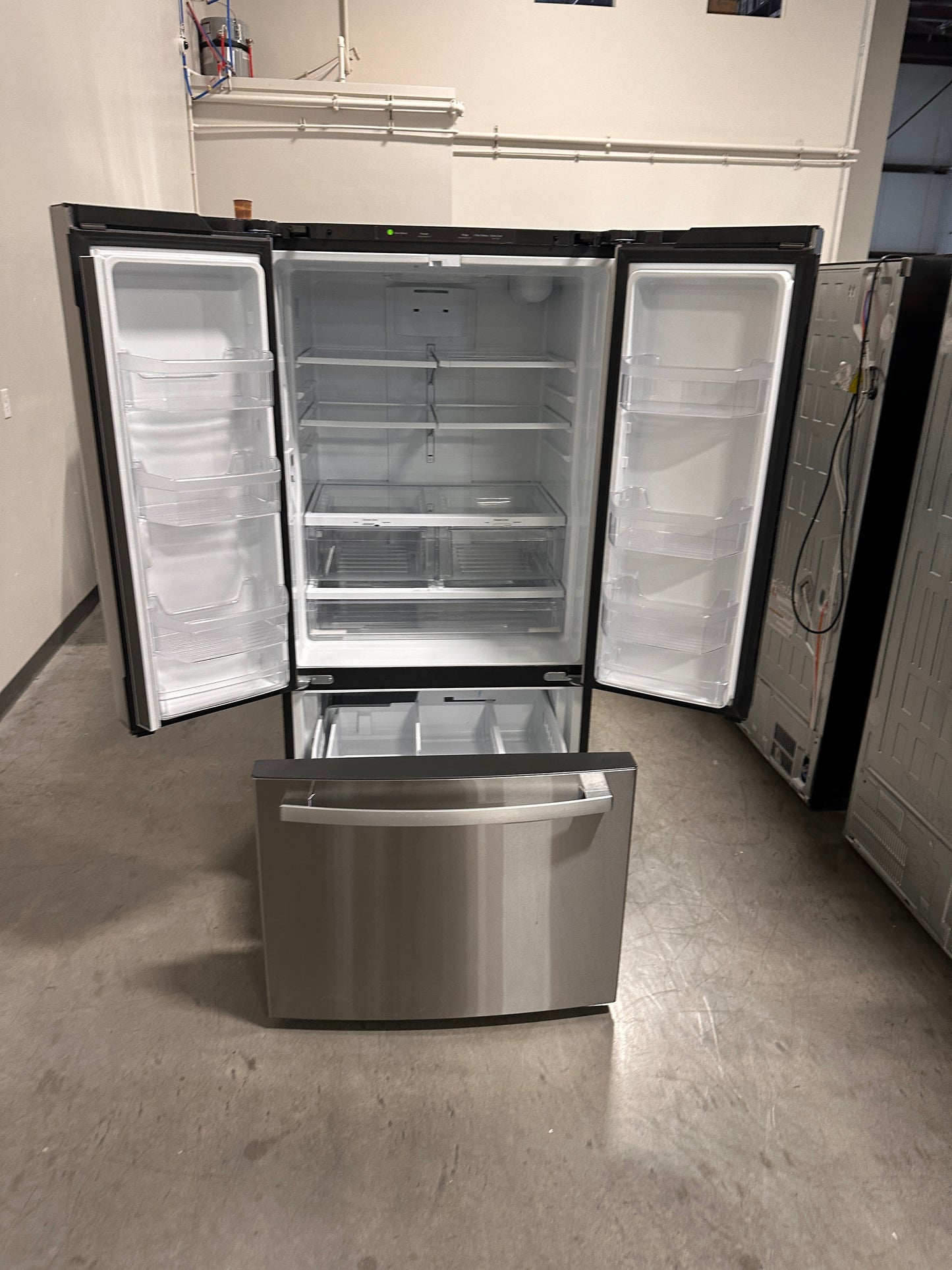 GREAT NEW GE FRENCH DOOR REFRIGERATOR MODEL: GNE25JYKFS REF13377