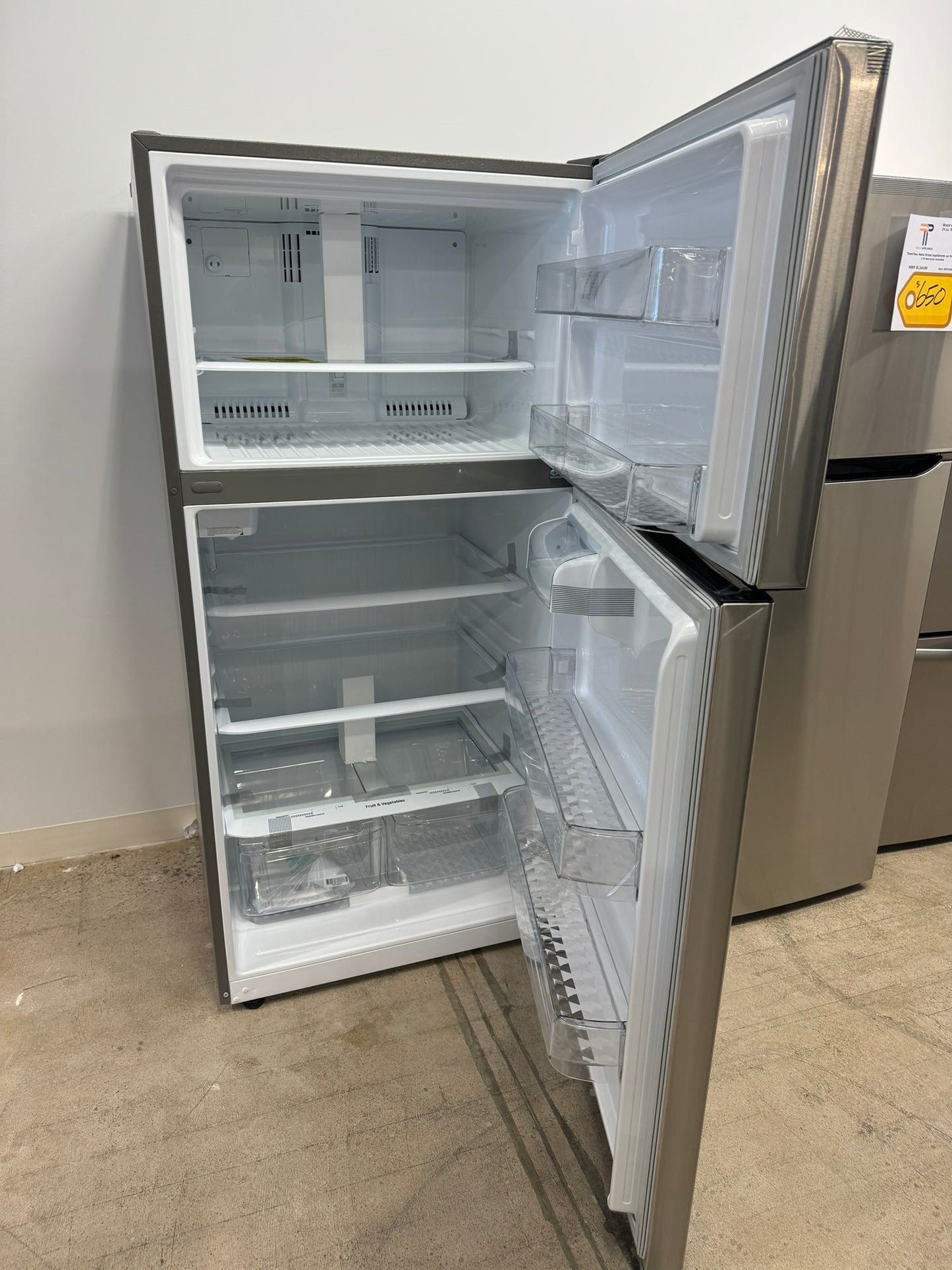 GREAT NEW GARAGE READY LG FRIDGE MODEL: LRTLS2403S REF10206R