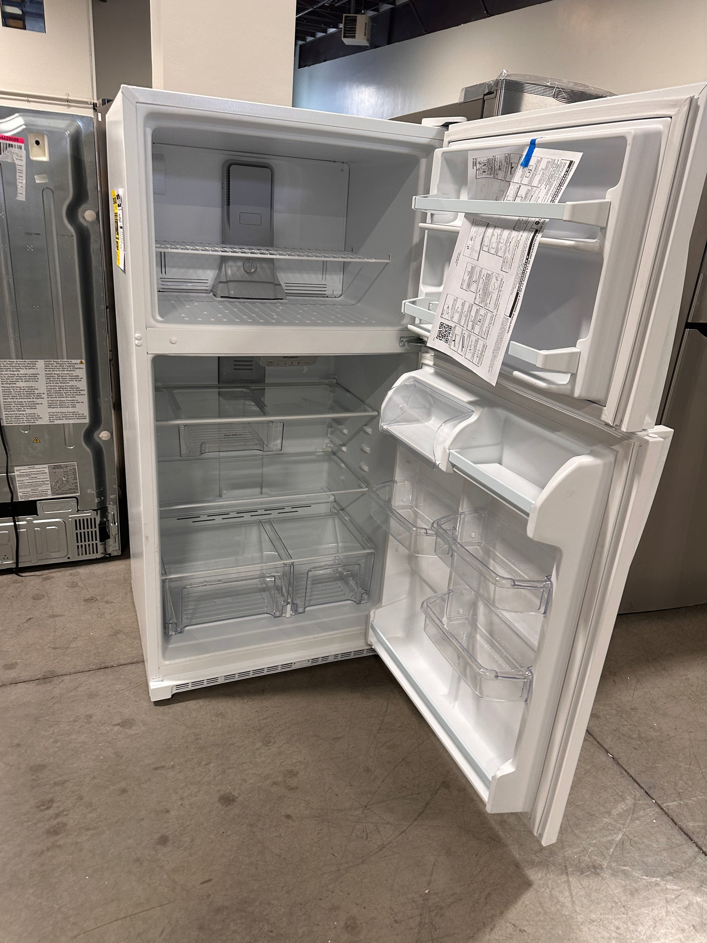 GREAT NEW WHIRLPOOL TOP FREEZER REFRIGERATOR MODEL: WRT311FZDW REF13412