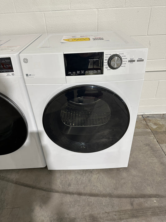 GREAT PRICE! GE 4.3 Cu. Ft. White Electric Dryer MODEL: GFD14ESSNZWW DRY13088S