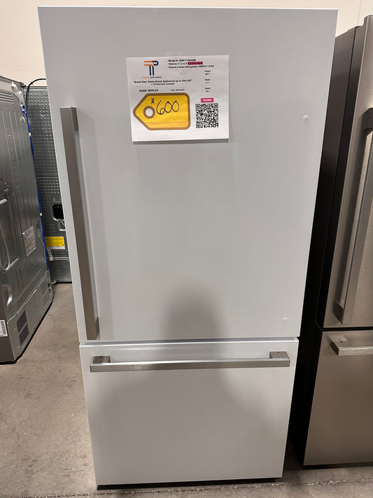 GREAT NEW COUNTER DEPTH BOTTOM FREEZER WHITE REFRIGERATOR MODEL: HRB171N6AWE REF13439