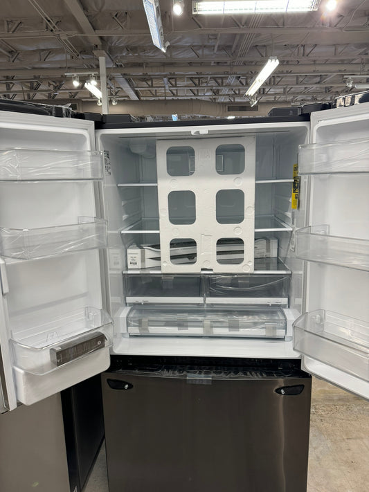 GORGEOUS BLACK STAINLESS STEEL LG REFRIGERATOR MODEL: LRFWS2906D REF10243R