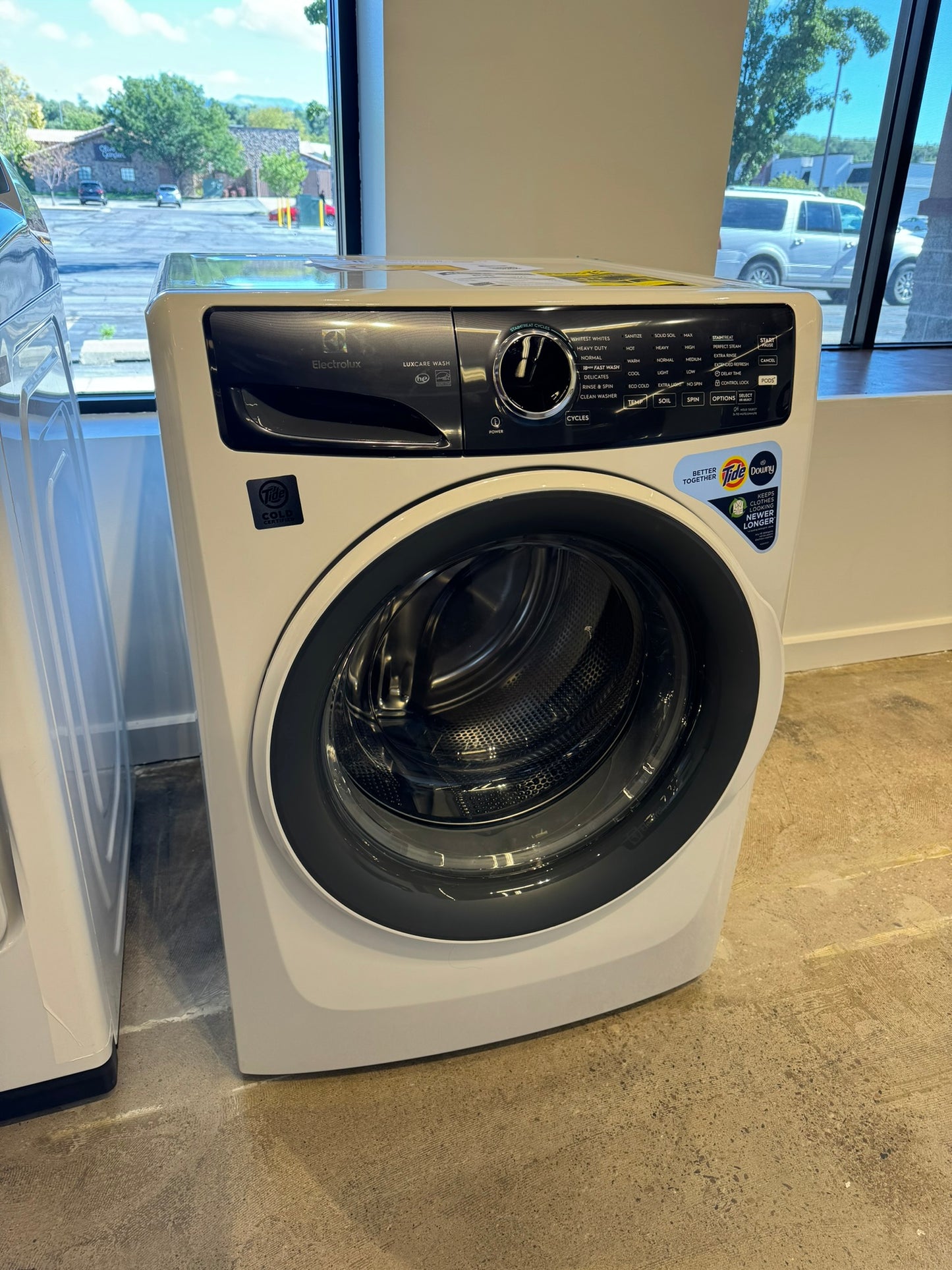 GREAT NEW ELECTROLUX STACKABLE FRONT LOAD WASHER MODEL: ELFW7437AW WAS10191R