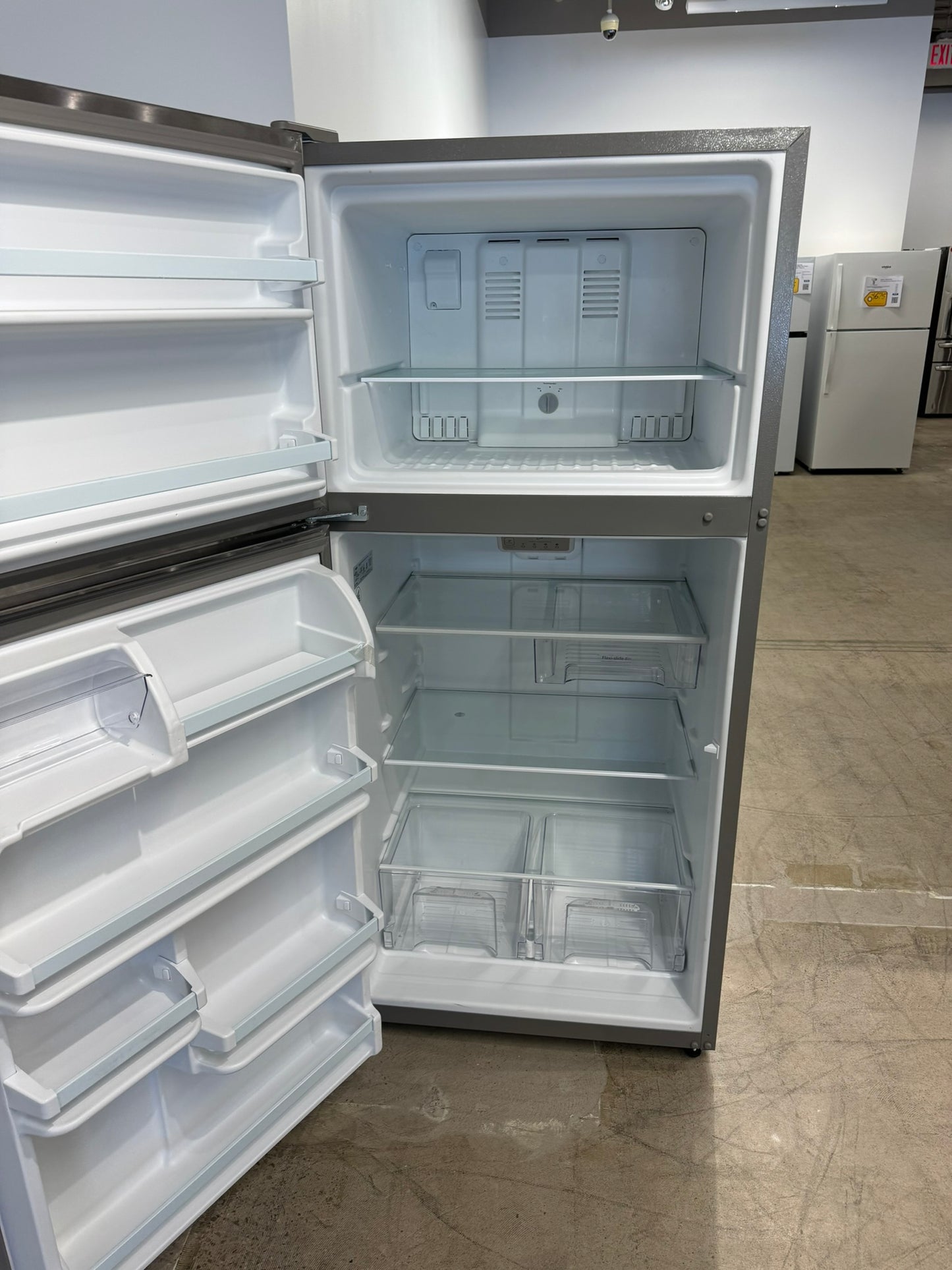 Whirlpool - 18.2 Cu. Ft. Top-Freezer Refrigerator MODEL: WRT318FZDW REF10248R