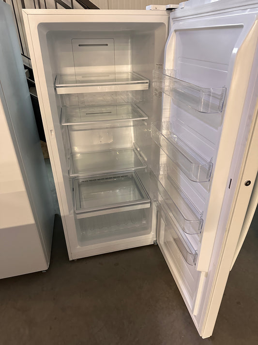 GORGEOUS NEW UPRIGHT FREEZER MODEL: FUF14DLRWW FRZ11246