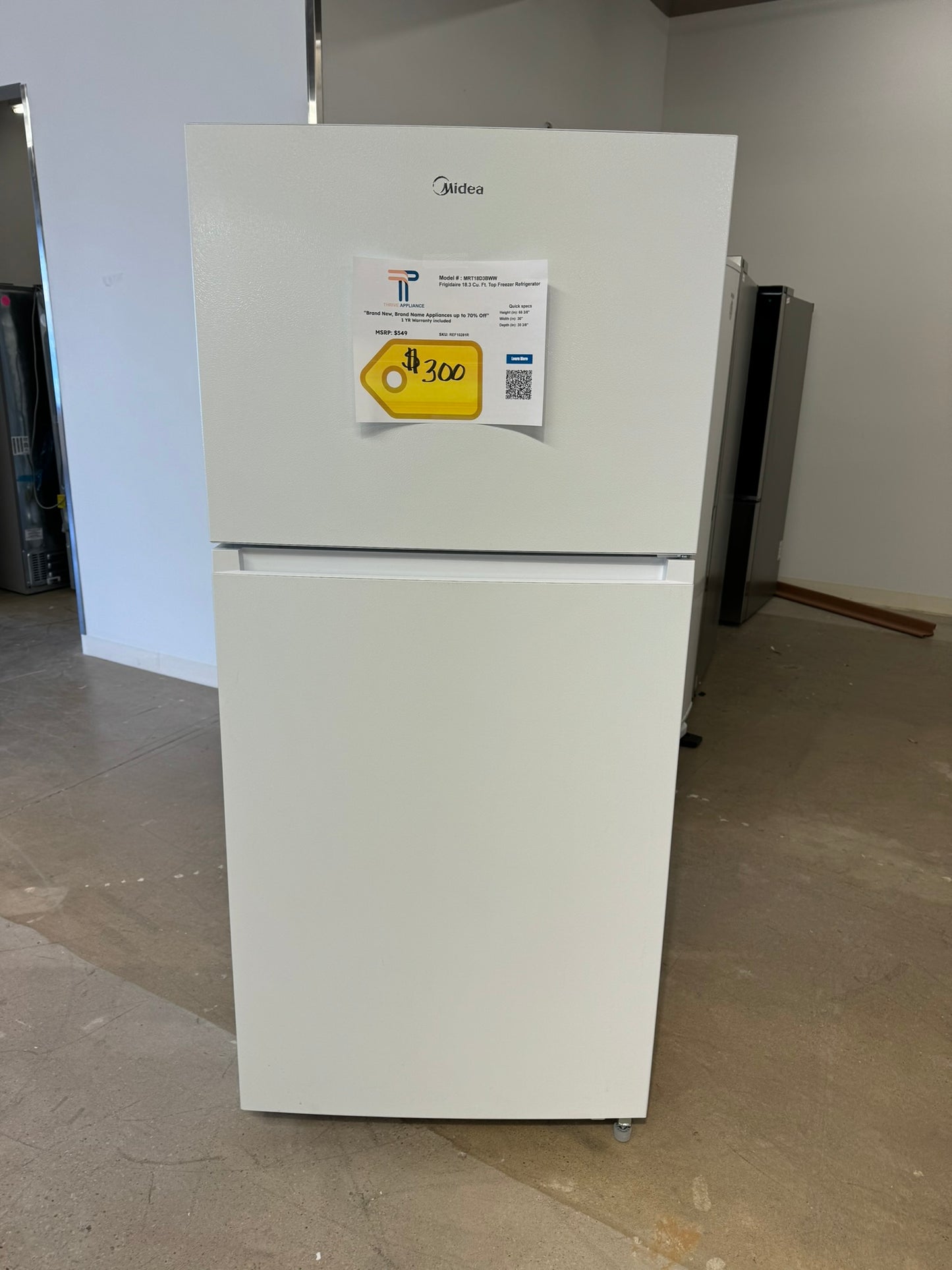 GREAT GARAGE READY MIDEA REFRIGERATOR MODEL: MRT18D3BWW  REF10281R