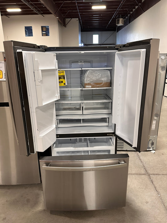 GREAT GE FRENCH DOOR STAINLESS STEEL REFRIGERATOR MODEL: GFE28GYNFS REF13456