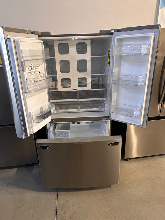 GORGEOUS NEW FRENCH DOOR SMART LG REFRIGERATOR MODEL: LHFS28XBS REF13464