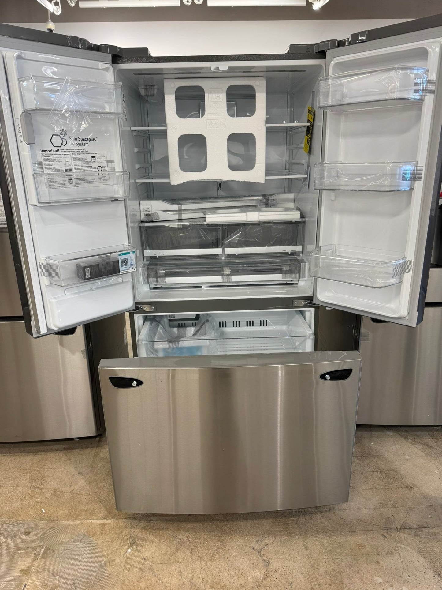 BRAND NEW! Standard Depth Refrigerator with Dual Ice Makers  MODEL: LHFS28XBS  REF10366R