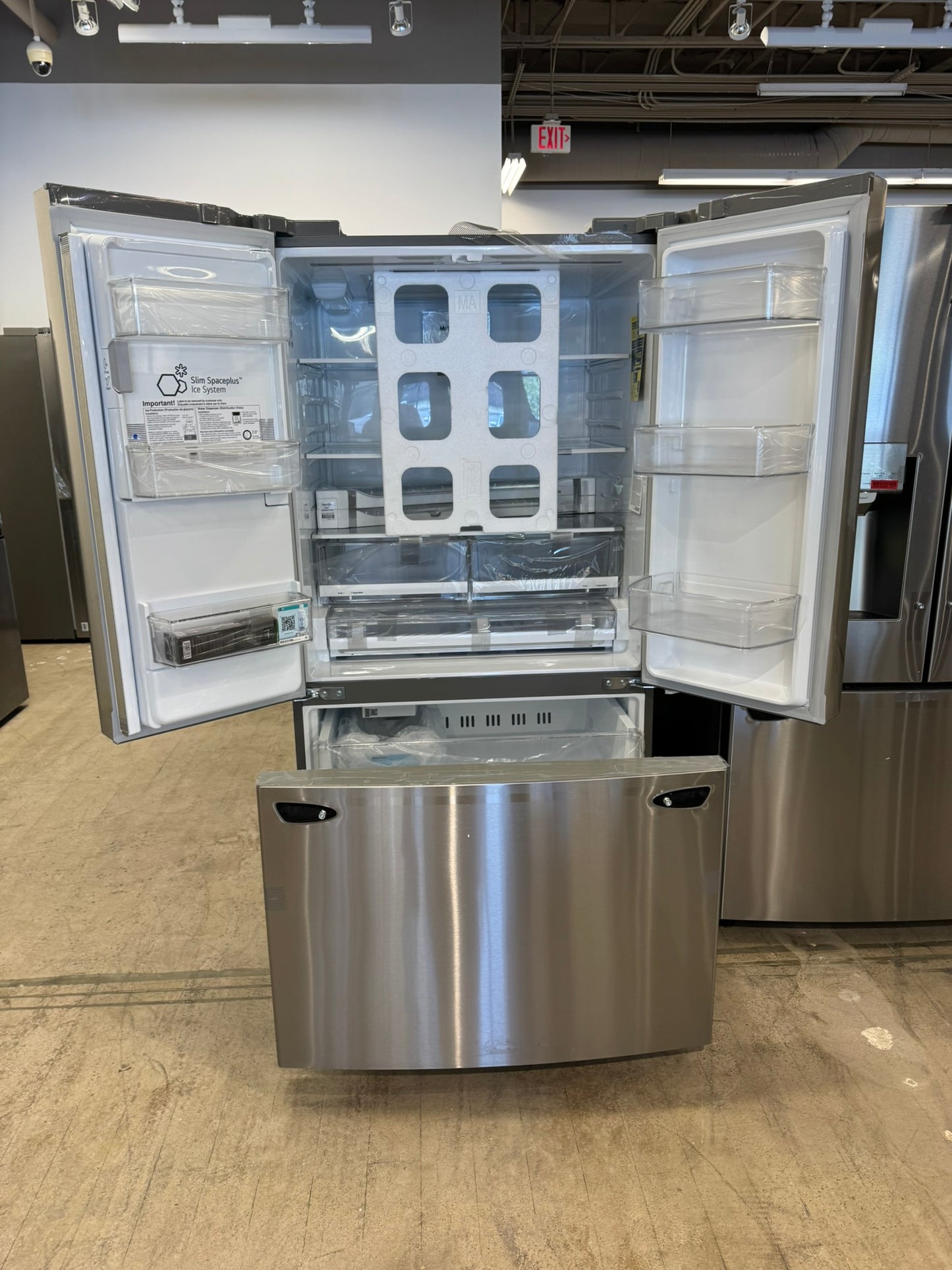 BRAND NEW LG REFRIGERATOR - STANDARD DEPTH - MODEL: LHFS28XBS  REF10361R