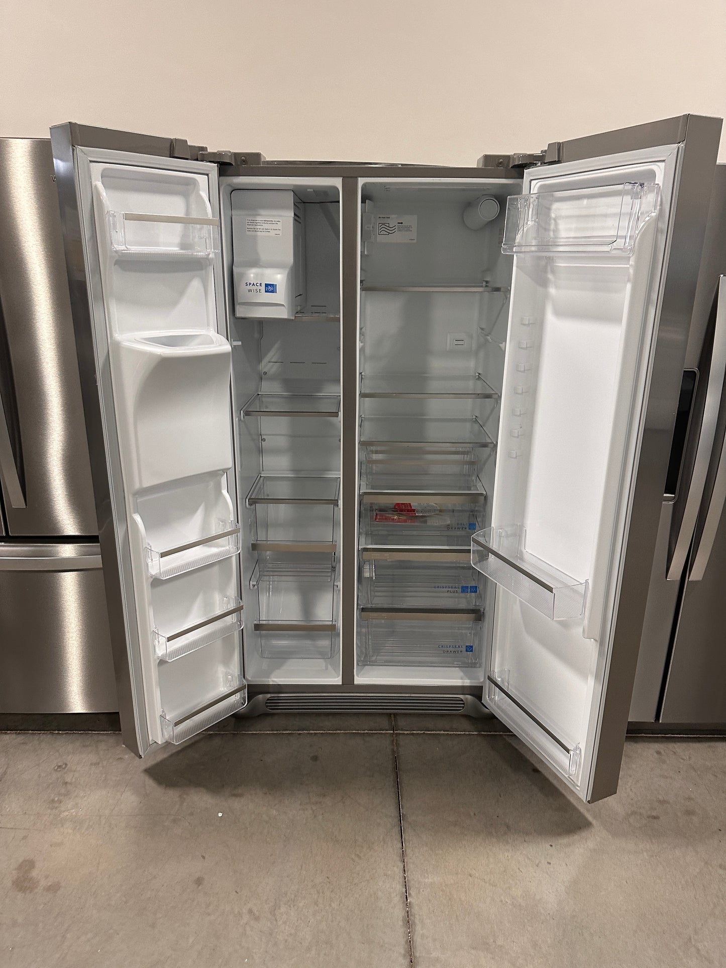 COUNTER DEPTH FRIGIDAIRE GALLERY REFRIGERATOR MODEL: GRSC2352AF REF13543