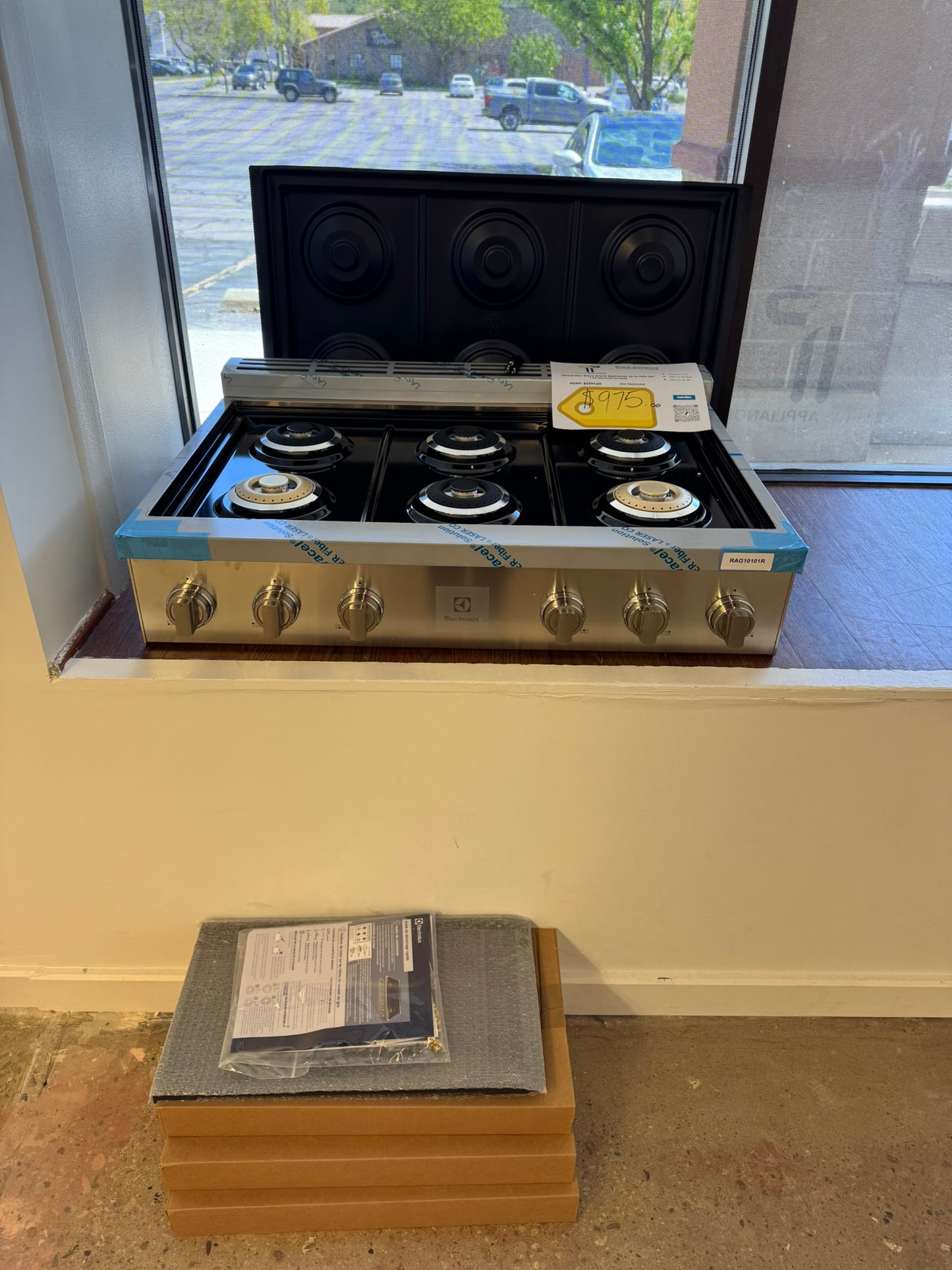 GREAT NEW! Electrolux 36" Gas Rangetop  MODEL: ECCG3672AS  RAG10101R