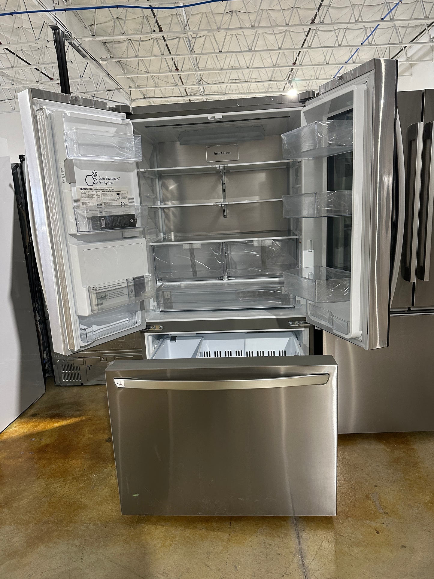 DISCOUNTED COUNTER DEPTH INSTAVIEW LG REFRIGERATOR MODEL: LRFOC2606S REF12444S