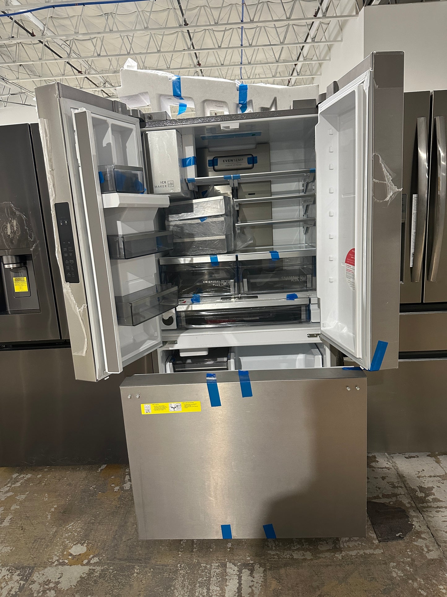 BEAUTIFUL NEW PROFESSIONAL COUNTER DEPTH REFRIGERATOR MODEL: PRFC2383AF REF13715S