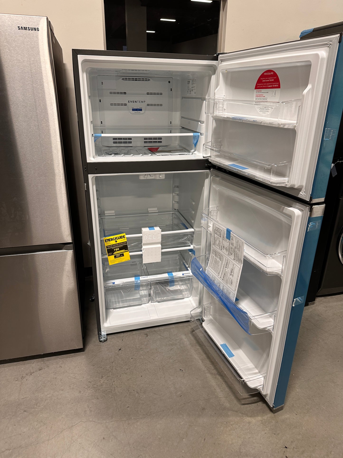 GREAT NEW STAINLESS STEEL FRIGIDAIRE TOP FREEZER REFRIGERATOR MODEL: FFTR2045VS REF13565