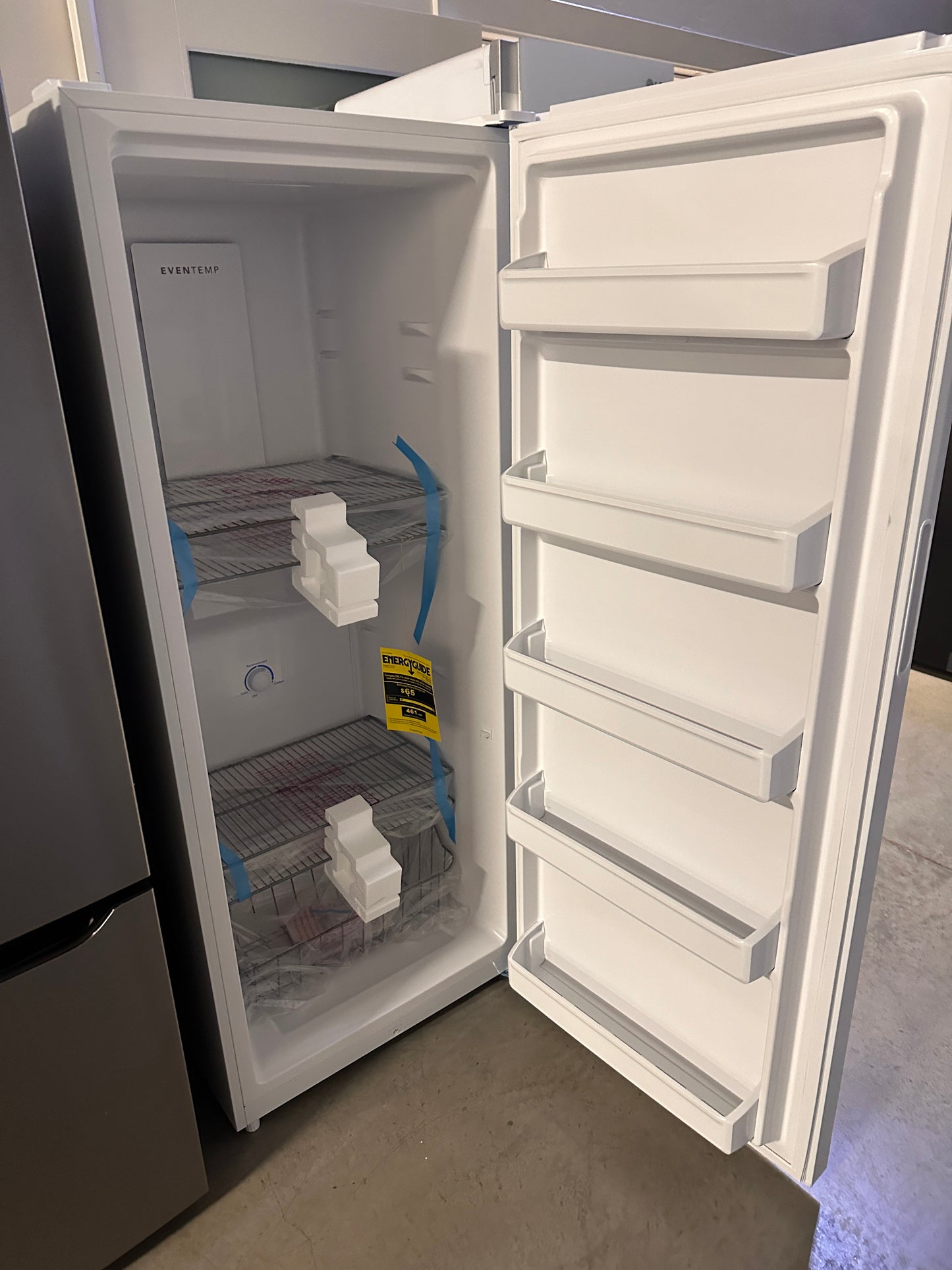 New Frigidaire - 15.5 Cu. Ft. Frost-Free Upright Freezer with Interior Light - White MODEL: FFFU16F2VW FRZ11252