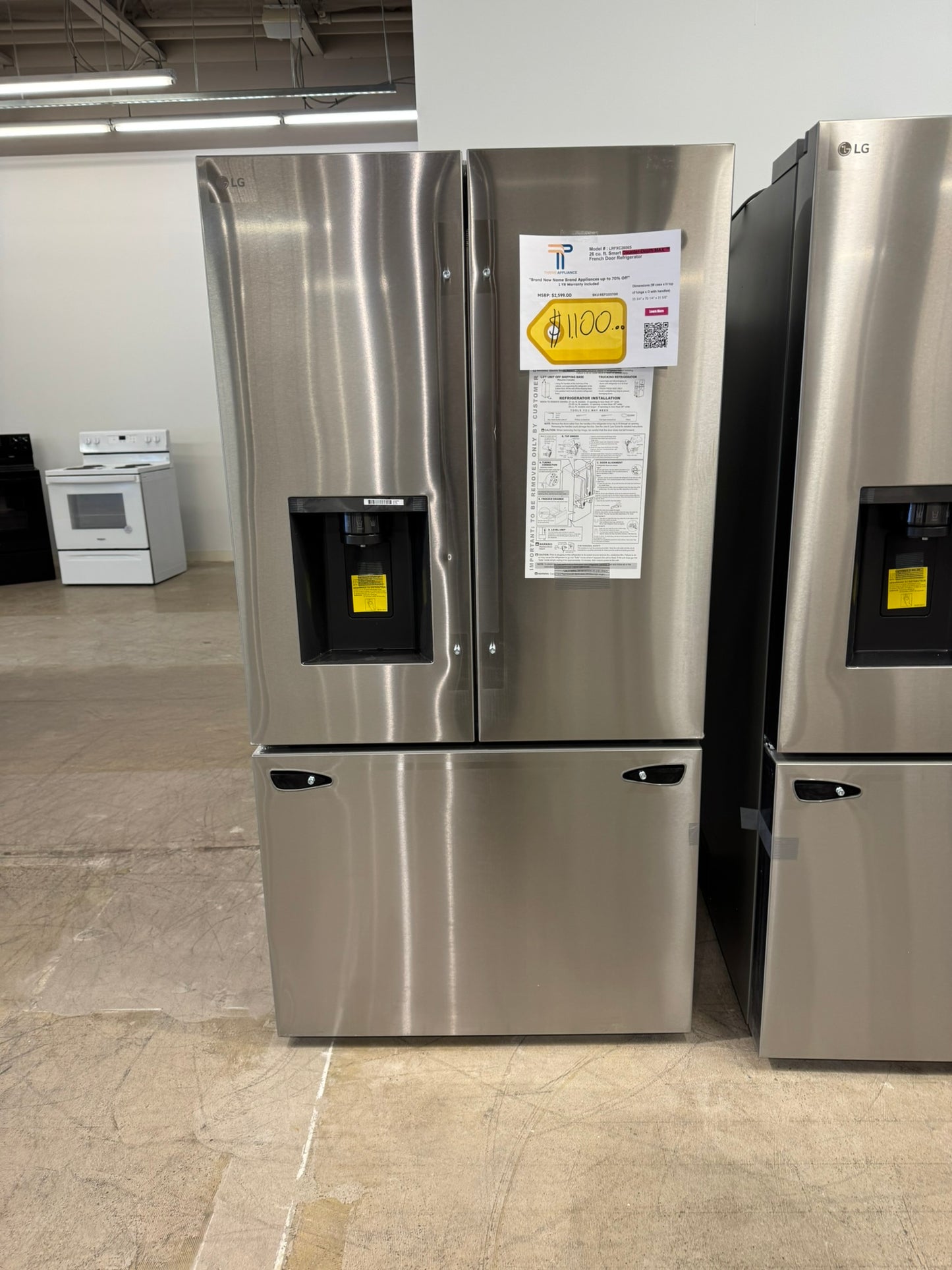 BEAUTIFUL NEW LG COUNTER-DEPTH MAX FRENCH DOOR REFRIGERATOR MODEL: LRFXC2606S  REF10370R