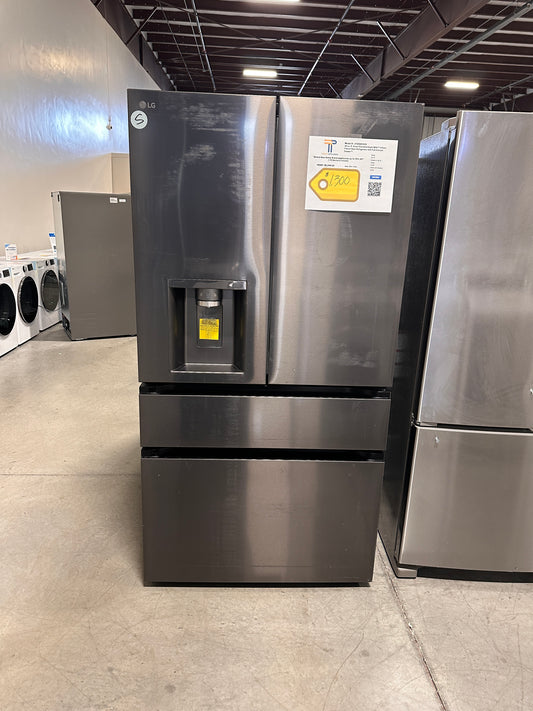 GREAT NEW LG STANDARD DEPTH BLACK STAINLESS STEEL REFRIGERATOR MODEL: LF29S8330D REF13585