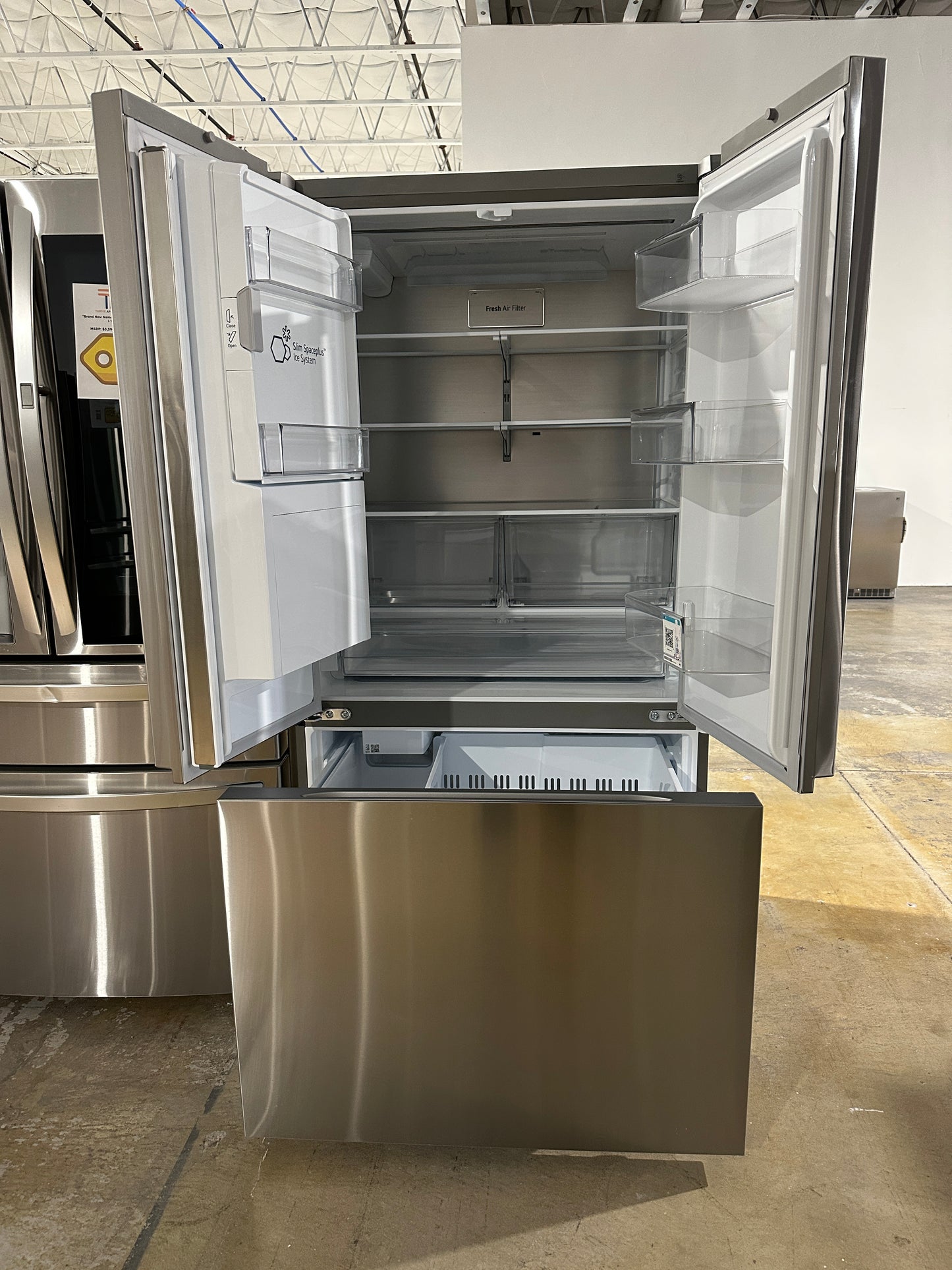GORGEOUS NEW COUNTER DEPTH LG REFRIGERATOR WITH THIN DOOR DESIGN MODEL: LF24Z6530S  REF13945S