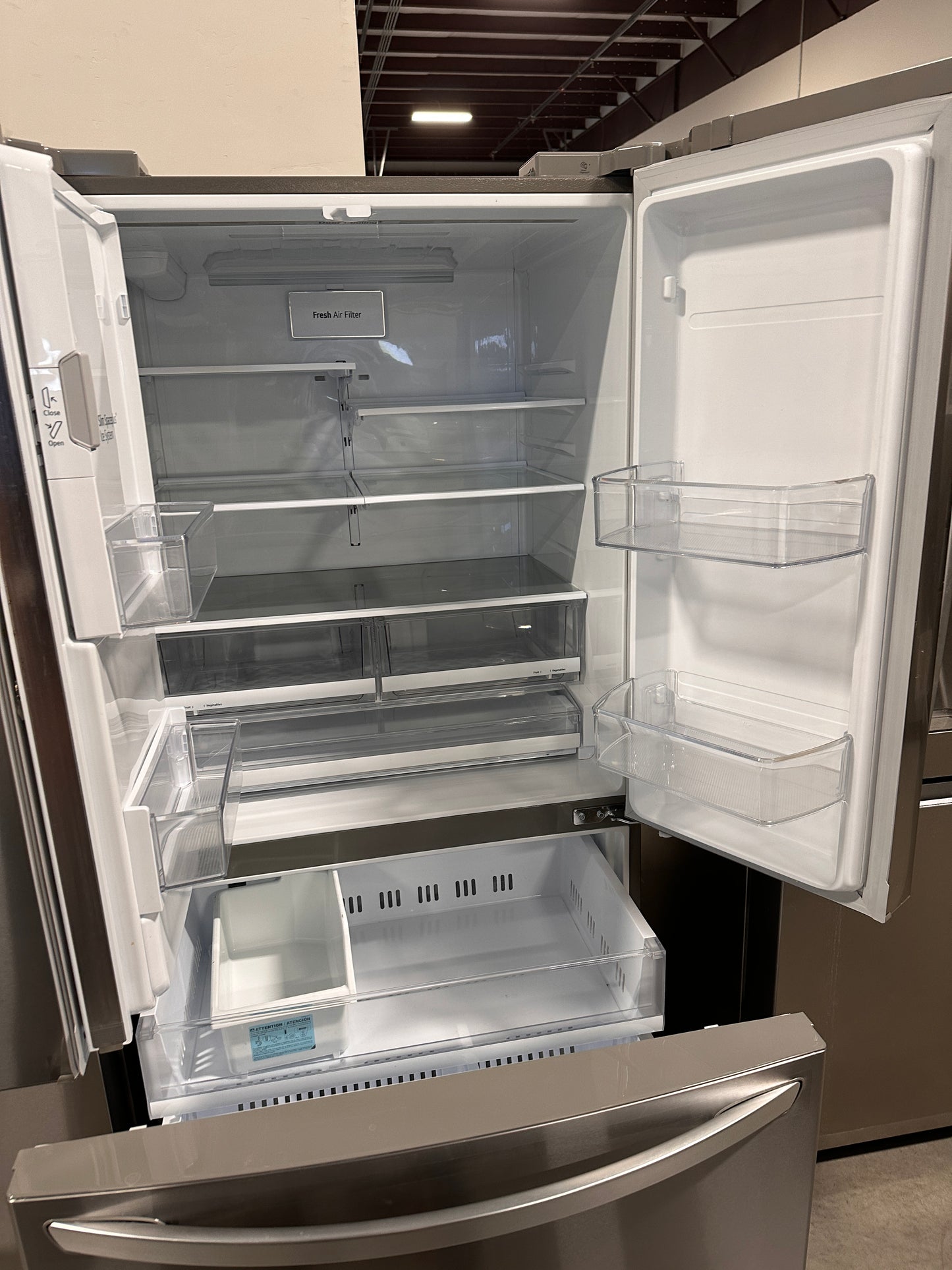 GREAT NEW LG FRENCH DOOR REFRIGERATOR MODEL: LFXS26973S REF13359