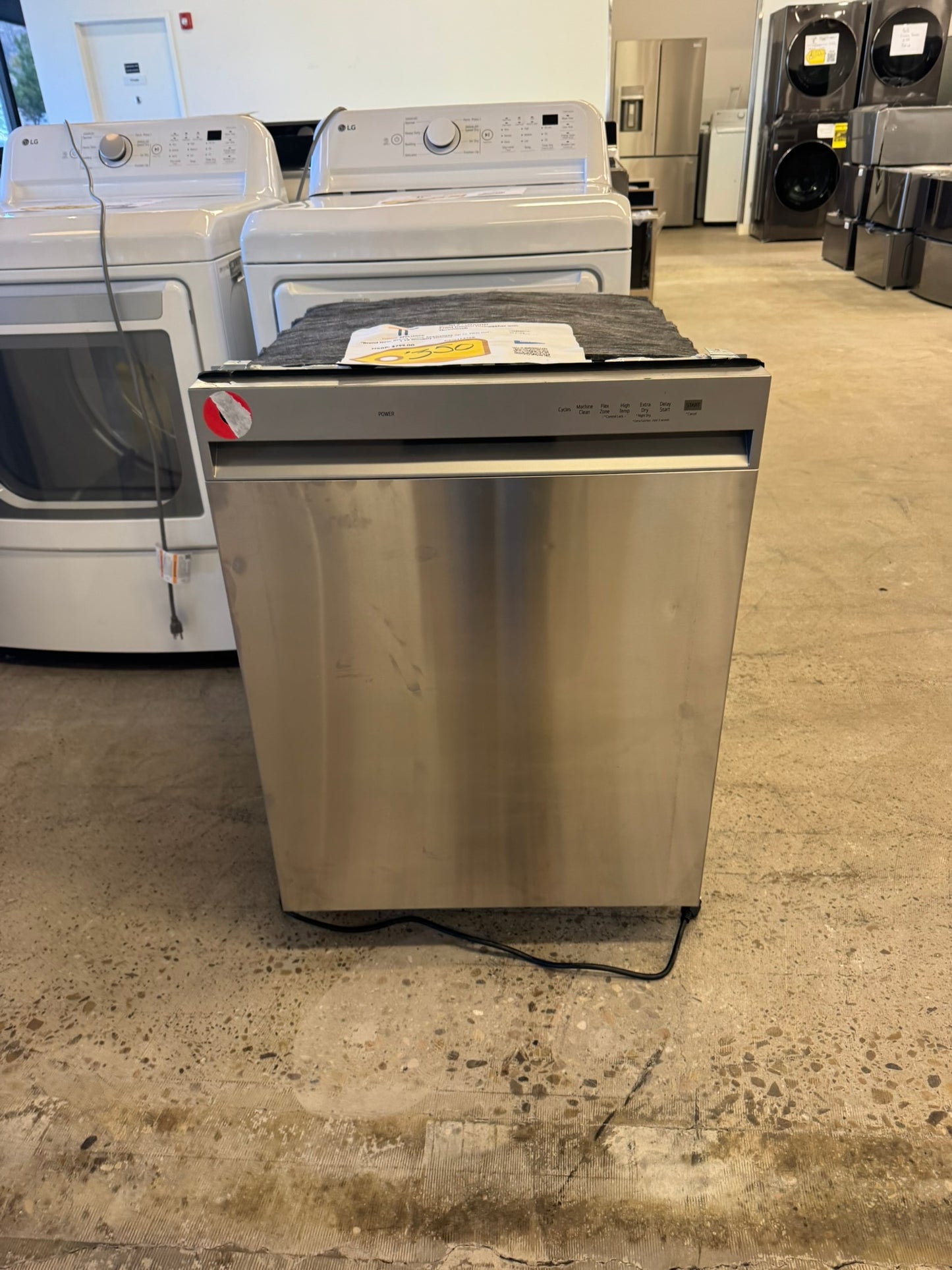 BRAND NEW! LG Front Control Dishwasher  MODEL: LDFN3432T  DSW11476S
