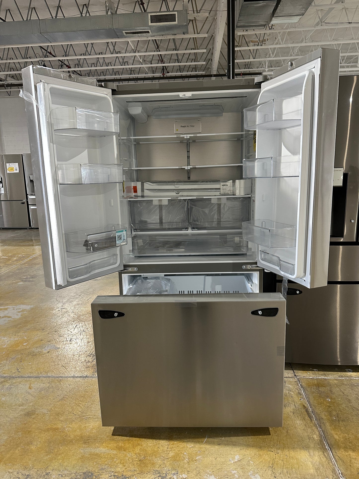 27 cu. ft. Smart Counter-Depth MAX French Door Refrigerator LG  MODEL: LRFLC2706S  REF13966S