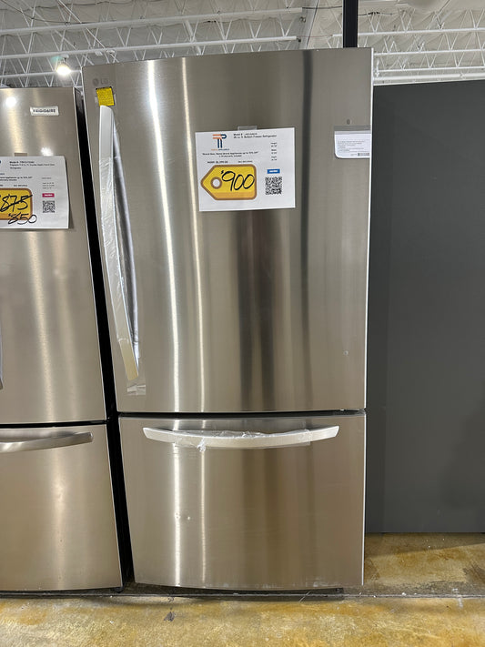BEAUTIFUL MODEL! LG 26 cu. ft. Bottom Freezer Refrigerator  MODEL: LRDCS2603S  REF13955S
