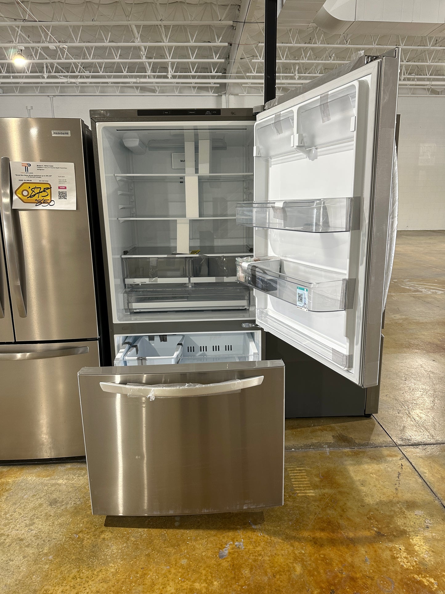 BEAUTIFUL MODEL! LG 26 cu. ft. Bottom Freezer Refrigerator  MODEL: LRDCS2603S  REF13955S