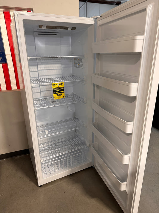 21 CU FT UPRIGHT FREEZER   MODEL: DECVC210W  FRZ11231