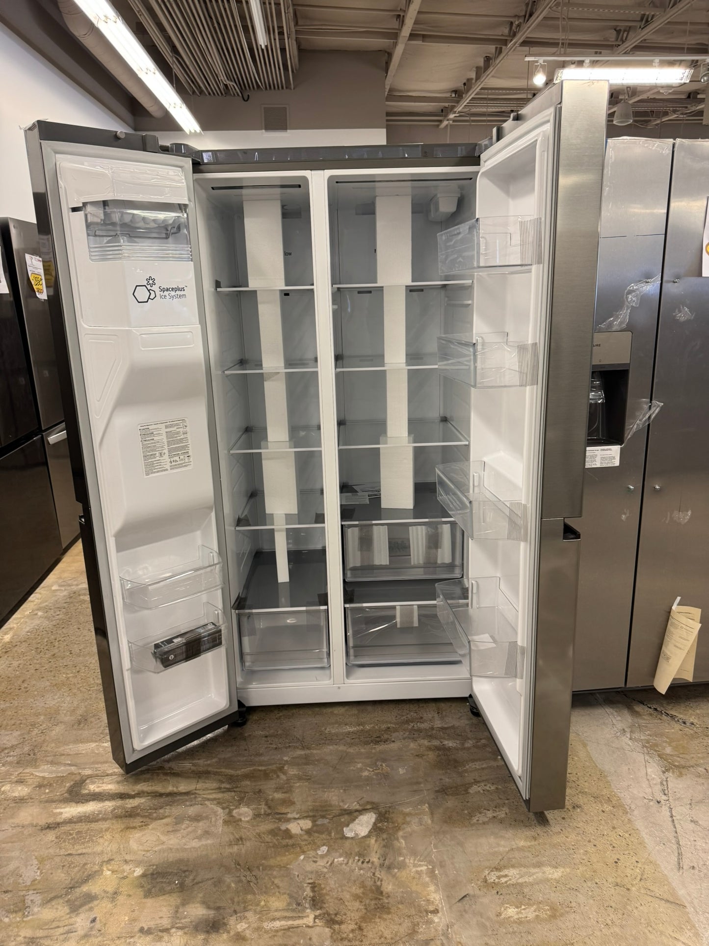 BEAUTIFUL SIDE-BY-SIDE LG REFRIGERATOR MODEL: LRSXS2706V  REF11849S