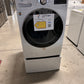 GREAT NEW LG STACKABLE FRONT LOAD WASHER with STEAM Model: WM4000HWA WAS13619