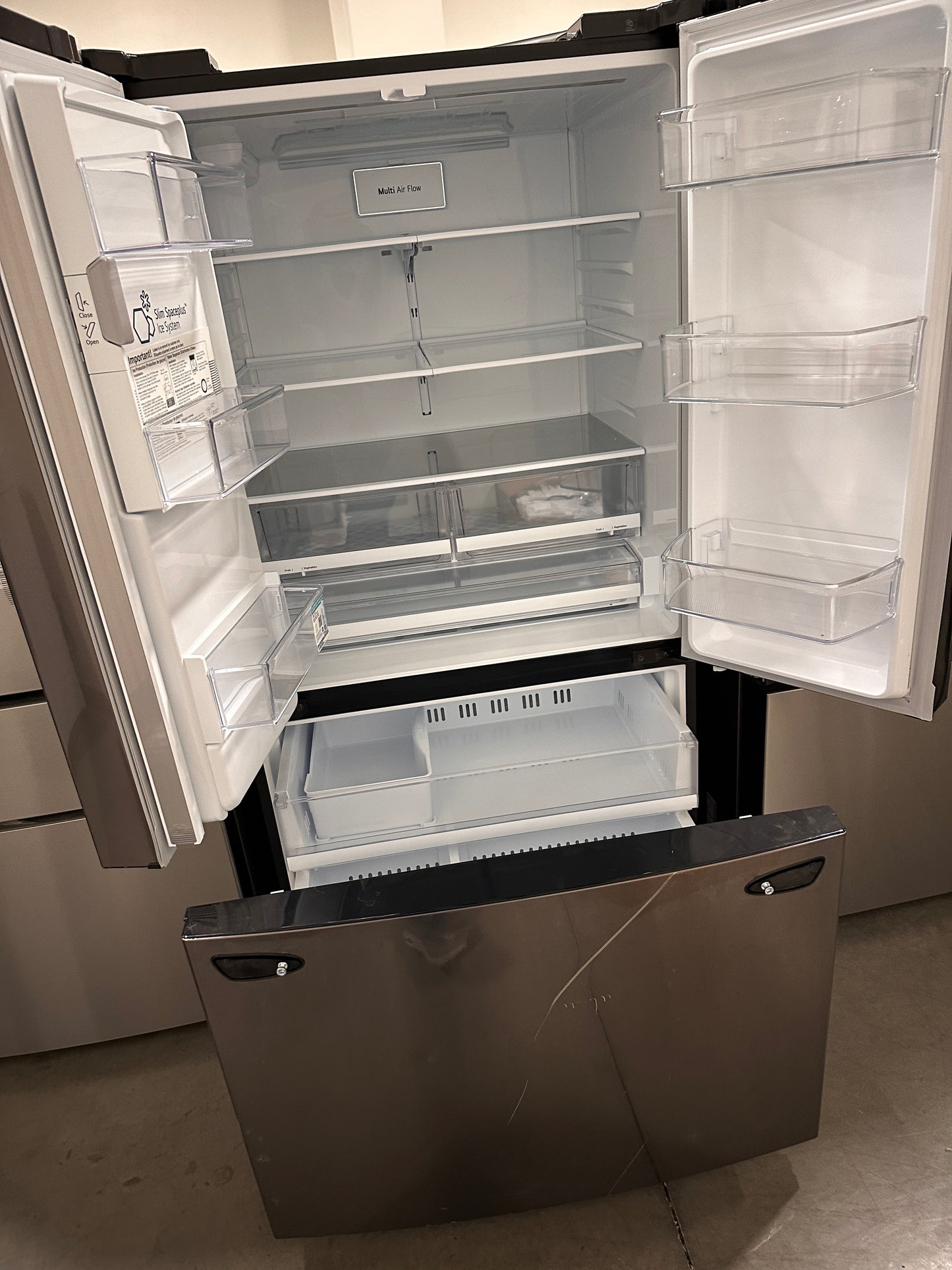 GORGEOUS LG 28 Cu Ft French Door Refrigerator Model: LRFS28XBD REF13596