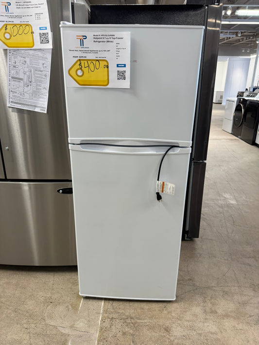 BRAND NEW COUNTER DEPTH HOTPOINT REFRIGERATOR MODEL: HPS10LGVRWW  REF10437R