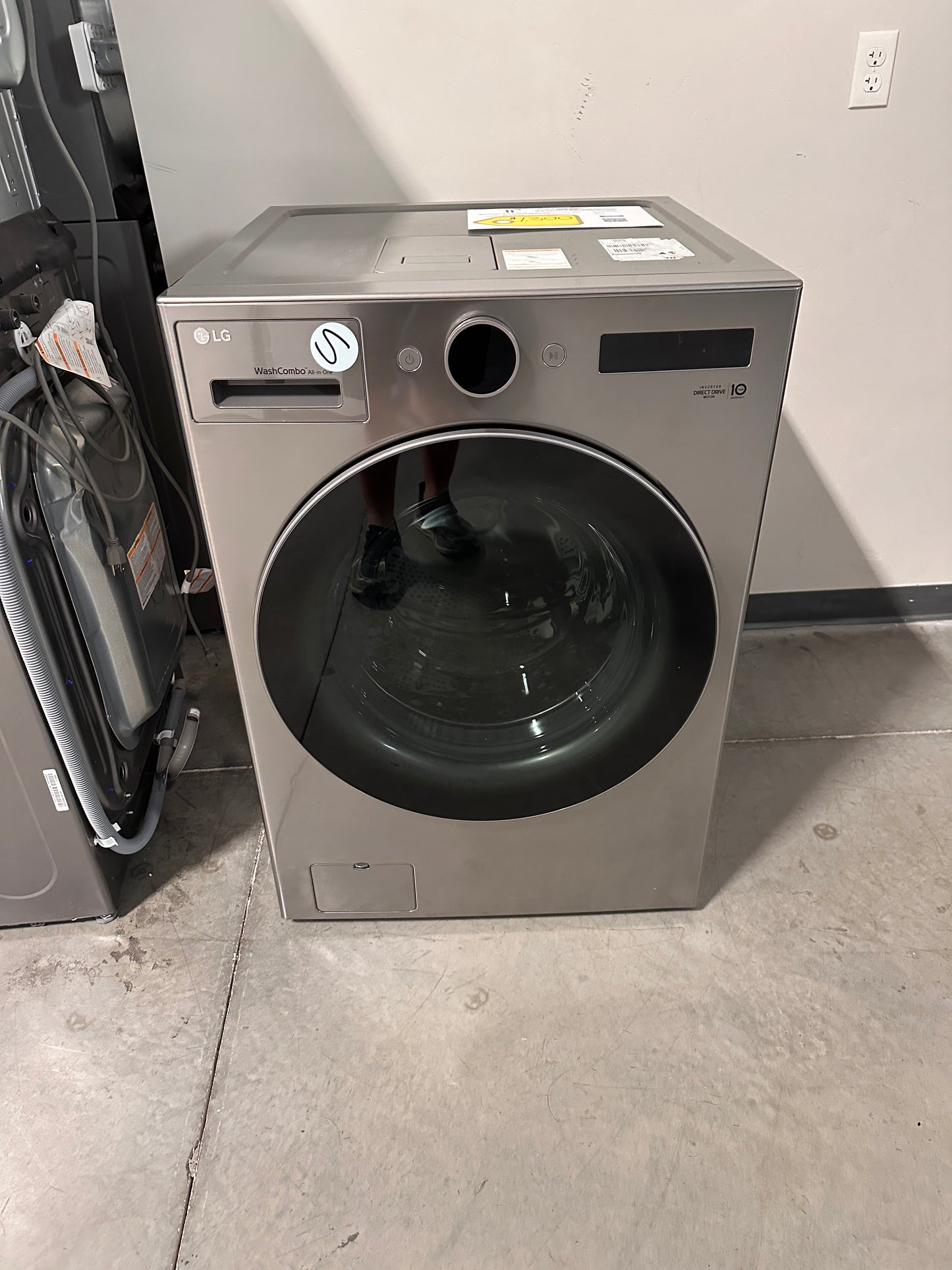 GREAT NEW LG ALL-IN-ONE ELECTRIC WASHER/DRYER COMBO Model: WM6998HVA WAS13641