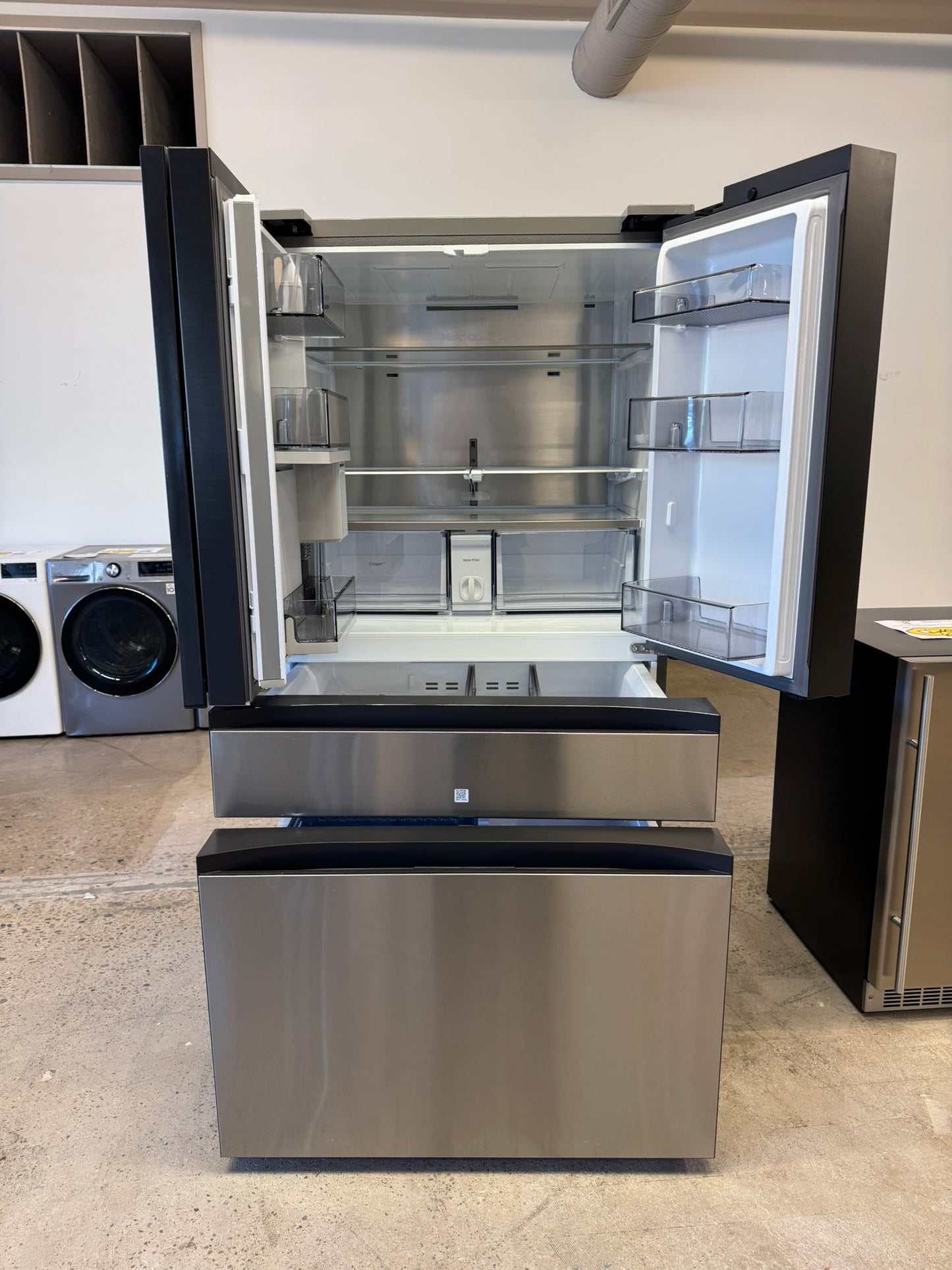 GORGEOUS MODEL! Samsung Bespoke 4-Door French Door Refrigerator  MODEL: RF29BB8600QL  REF10424R