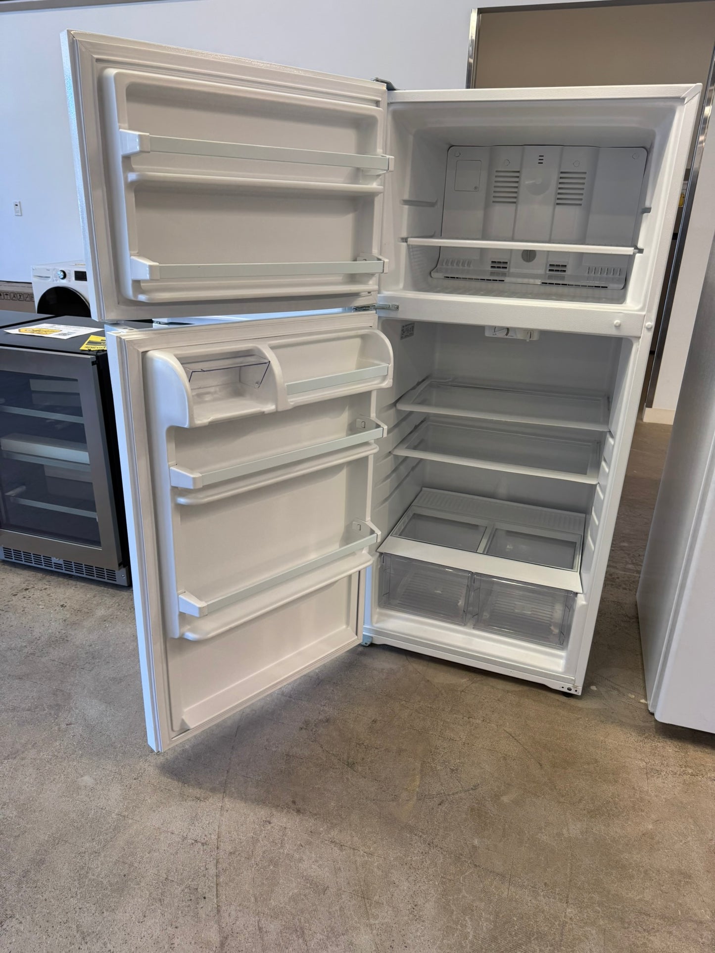 BRAND NEW! Whirlpool Top Freezer Refrigerator  MODEL: WRT314TFDW  REF10409R