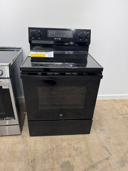 GE Electric Convection Range with No Preheat Air Fry  MODEL: GRF600AVBB  RAG10078R