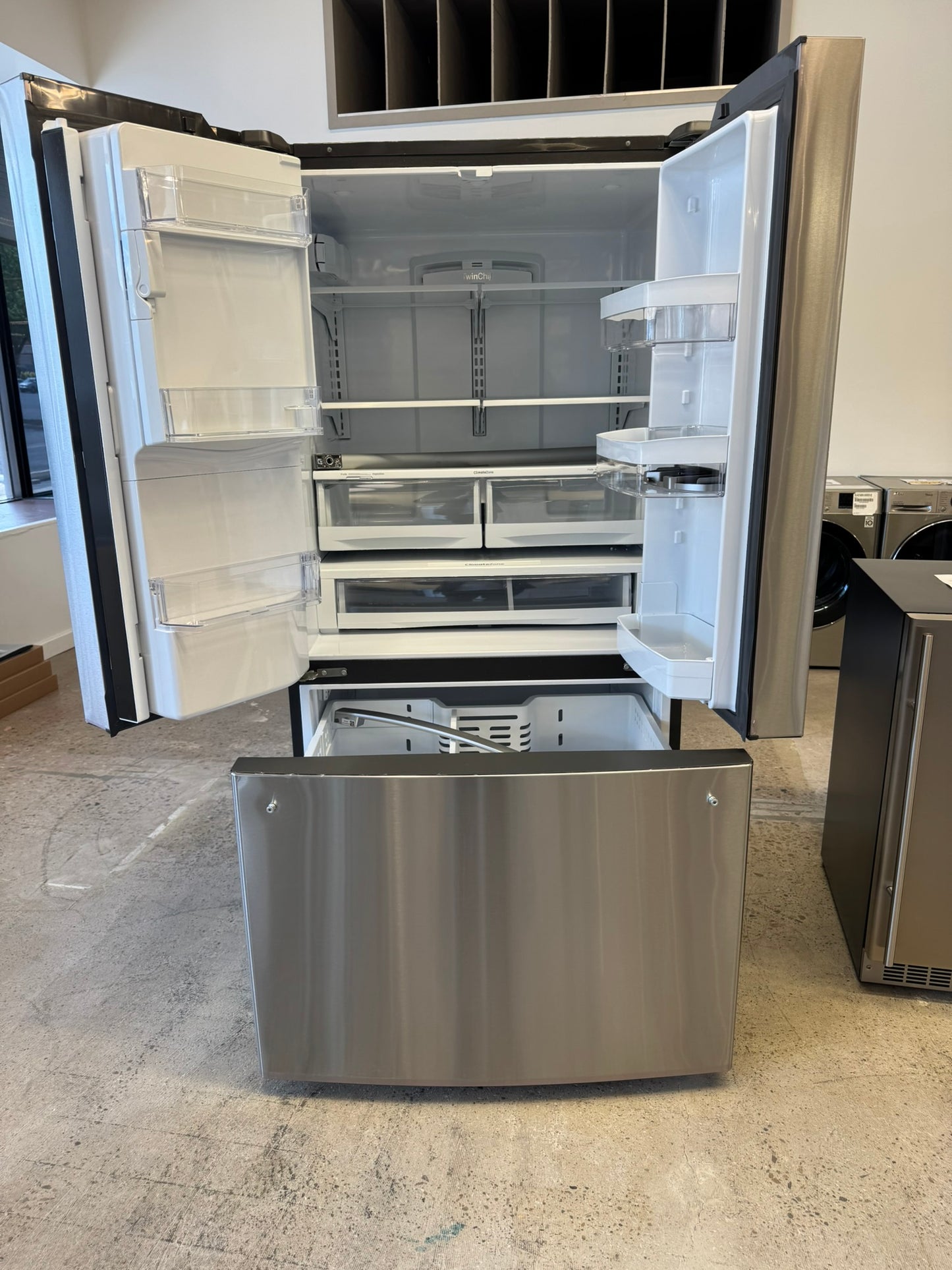 BRAND NEW Frigidaire Gallery 27.8 Cu Ft French Door Refrigerator  MODEL: GRFS2853AF  REF10435R