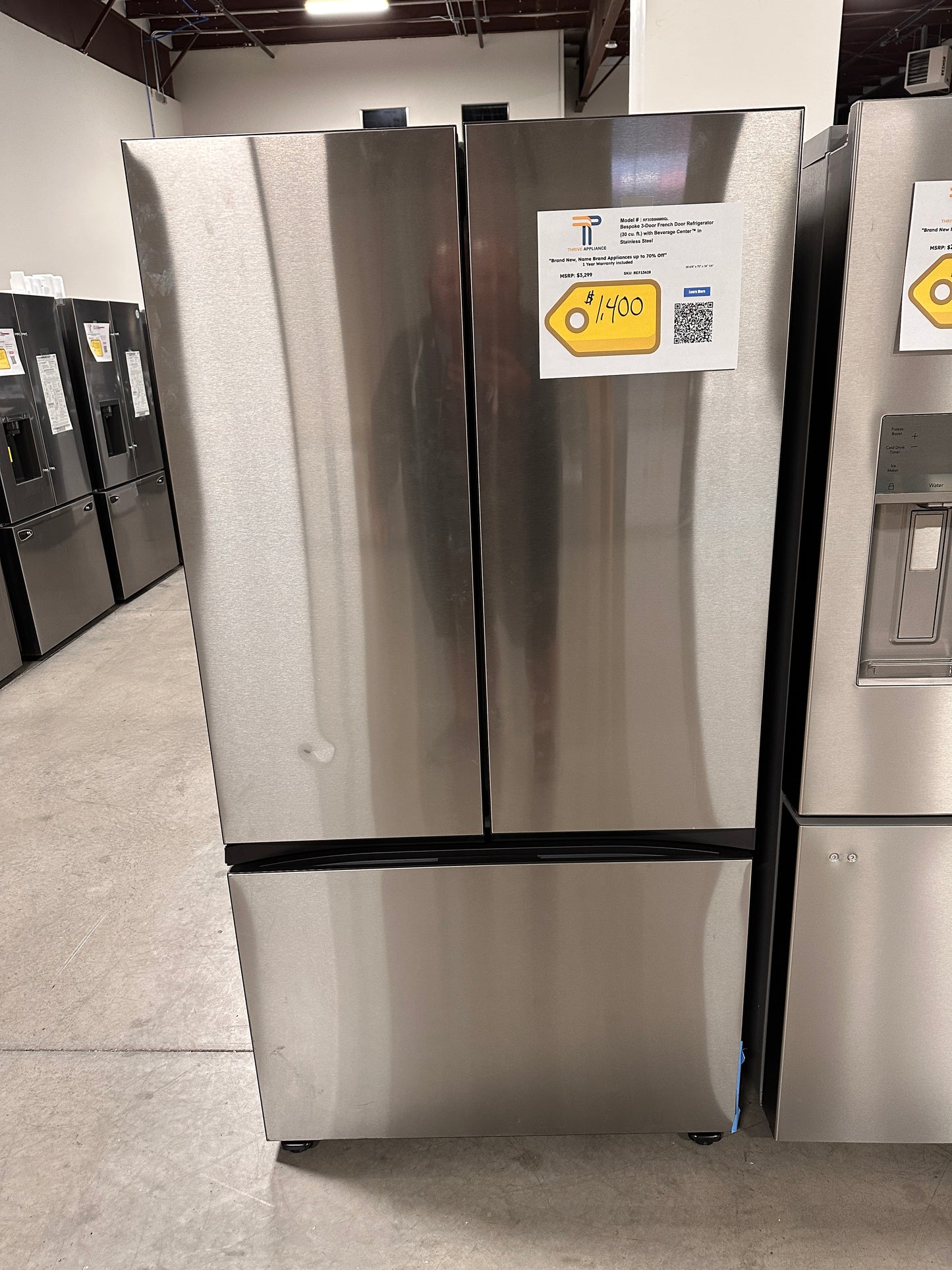 BEAUTIFUL BRAND NEW SAMSUNG BESPOKE REFRIGERATOR with BEVERAGE CENTER Model: RF30BB6600QL REF13628