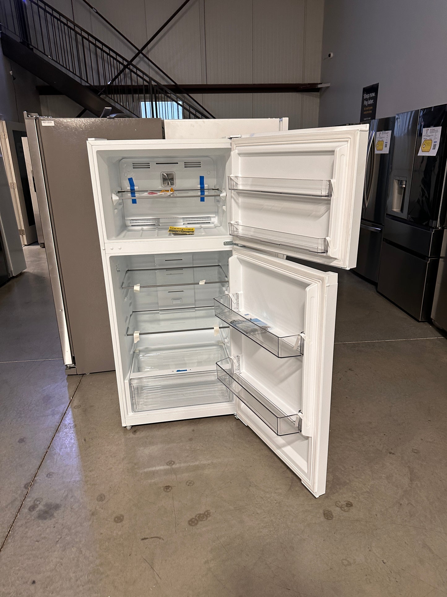 New Midea Energy Star Certified 14 Cu. Ft. Refrigerator With Glass Shelves Model: MRT14D2BWW REF13629