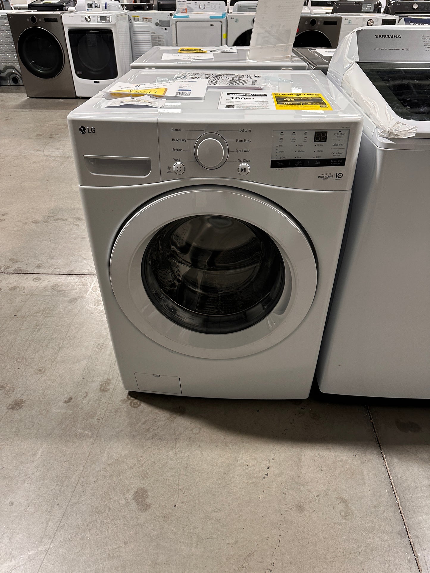 Great New LG 4.5 Cu Ft Front Load Washer Model: WM3400CW WAS13649