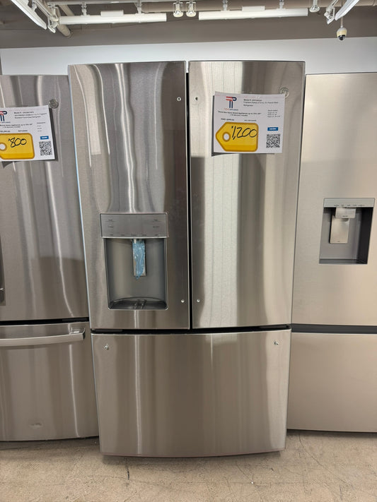 BRAND NEW Frigidaire Gallery 27.8 Cu Ft French Door Refrigerator  MODEL: GRFS2853AF  REF10435R
