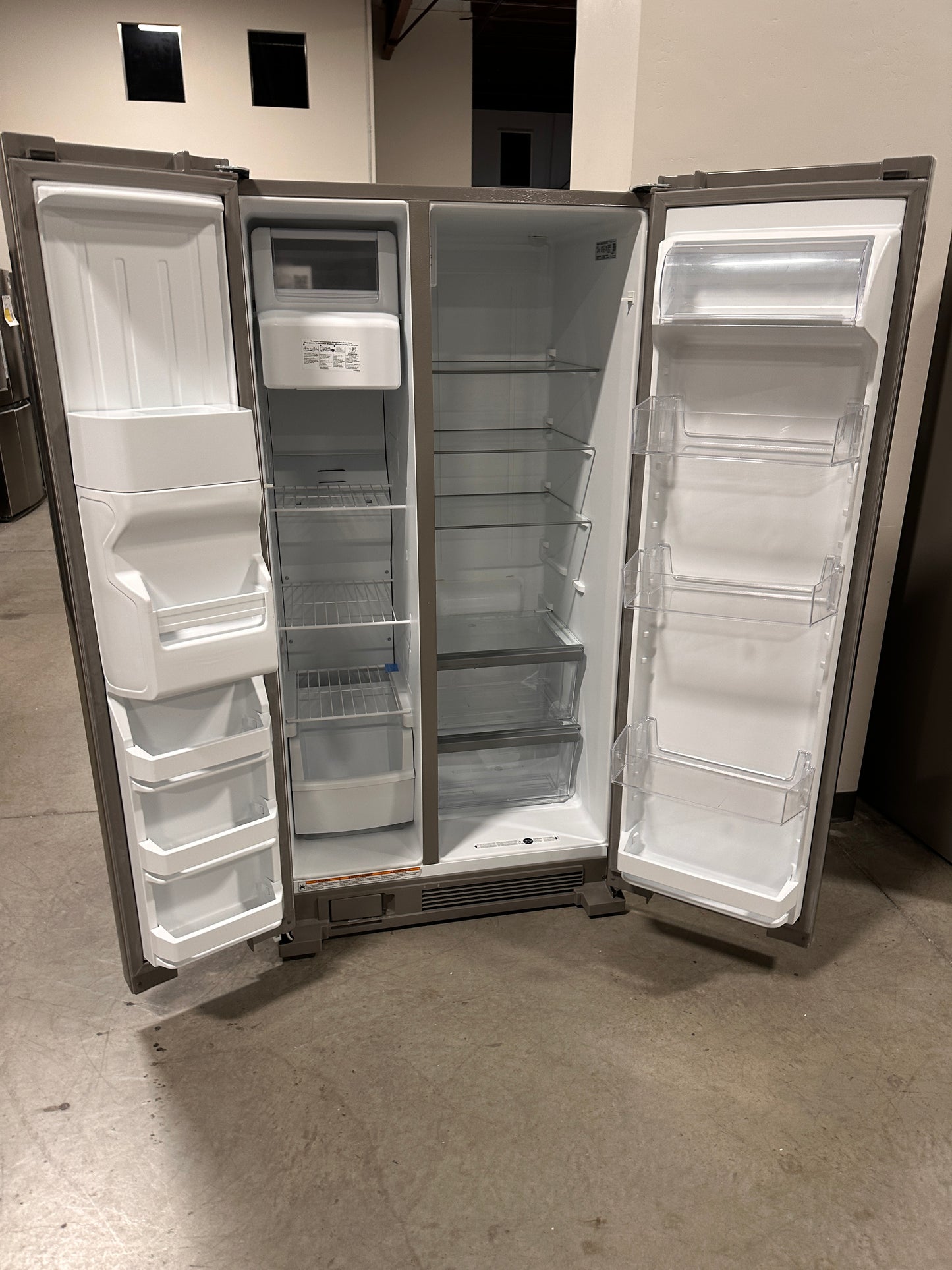 GREAT PRICE! Whirlpool 36 Side-by-Side Refrigerator MODEL: WRS315SDHZ REF13699