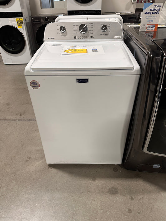 Maytag - 4.5 Cu. Ft. High Efficiency Top Load Washer with Deep Fill - White MODEL: MVW4505MW WAS13743
