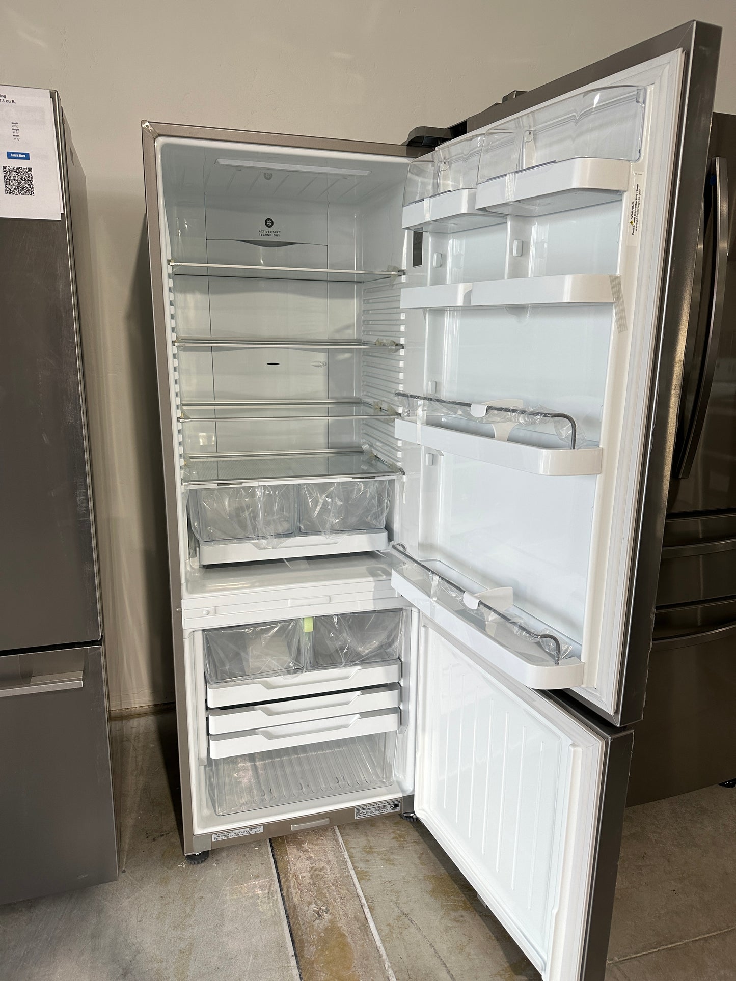 Bottom-Freezer Counter-Depth Refrigerator - Model:RF135BDRX4-N  REF12118S